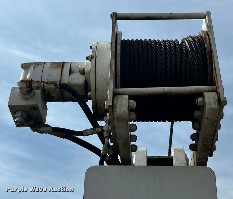 image for item ET3467 2003 Peterbilt 330 utility / service truck