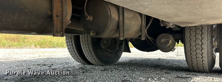 image for item ET3467 2003 Peterbilt 330 utility / service truck