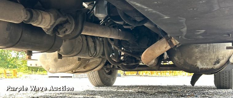 image for item ET3467 2003 Peterbilt 330 utility / service truck