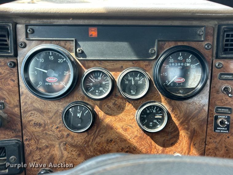 image for item ET3467 2003 Peterbilt 330 utility / service truck