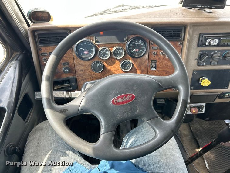 image for item ET3467 2003 Peterbilt 330 utility / service truck