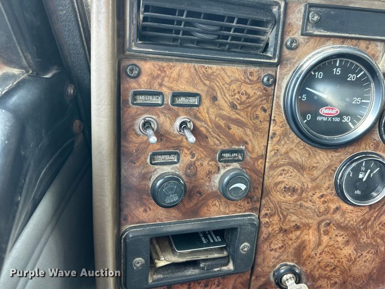 image for item ET3467 2003 Peterbilt 330 utility / service truck