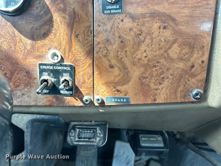 image for item ET3467 2003 Peterbilt 330 utility / service truck