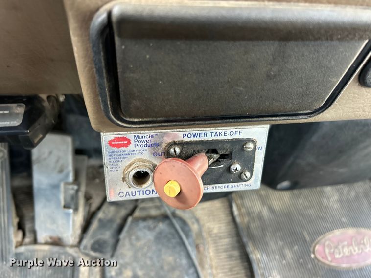 image for item ET3467 2003 Peterbilt 330 utility / service truck