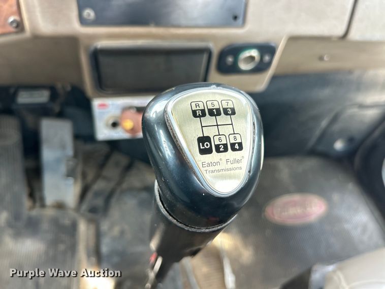 image for item ET3467 2003 Peterbilt 330 utility / service truck