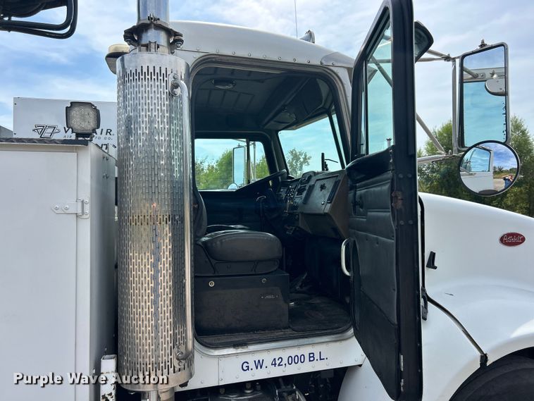 image for item ET3467 2003 Peterbilt 330 utility / service truck