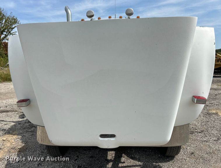 image for item ET3467 2003 Peterbilt 330 utility / service truck