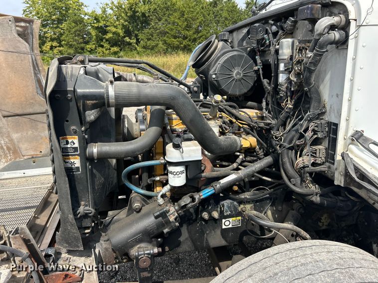 image for item ET3467 2003 Peterbilt 330 utility / service truck