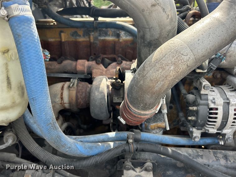 image for item ET3467 2003 Peterbilt 330 utility / service truck