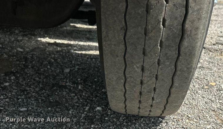 image for item ET3467 2003 Peterbilt 330 utility / service truck