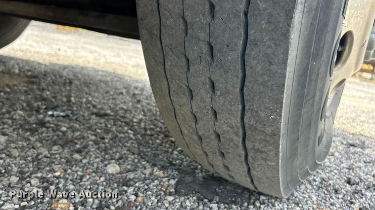 image for item ET3467 2003 Peterbilt 330 utility / service truck