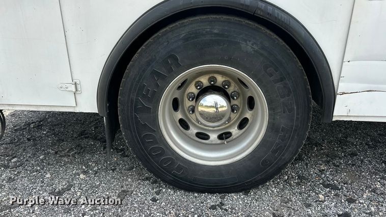 image for item ET3467 2003 Peterbilt 330 utility / service truck