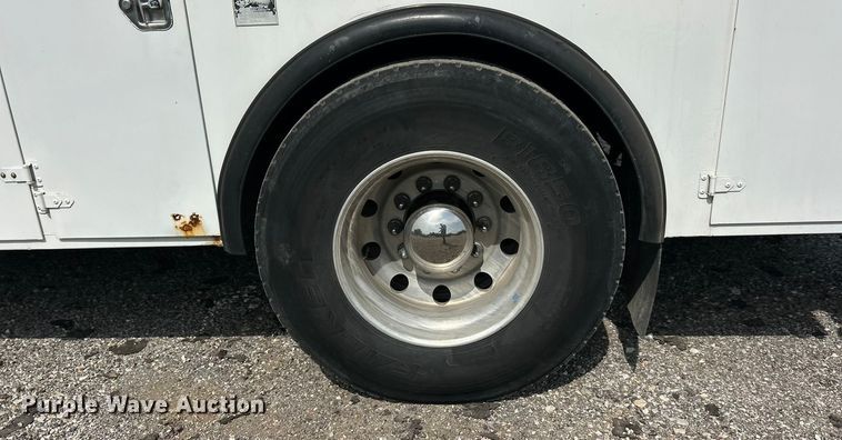 image for item ET3467 2003 Peterbilt 330 utility / service truck