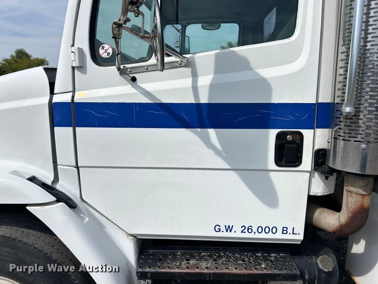 image for item ET3468 2002 Freightliner FL60 utility / service truck