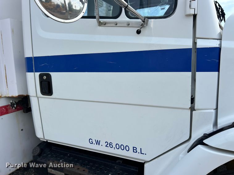 image for item ET3468 2002 Freightliner FL60 utility / service truck