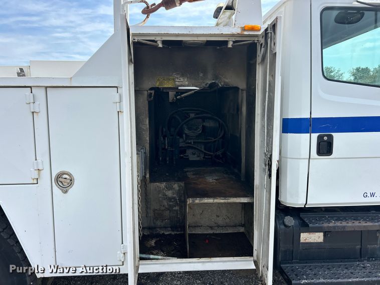 image for item ET3468 2002 Freightliner FL60 utility / service truck