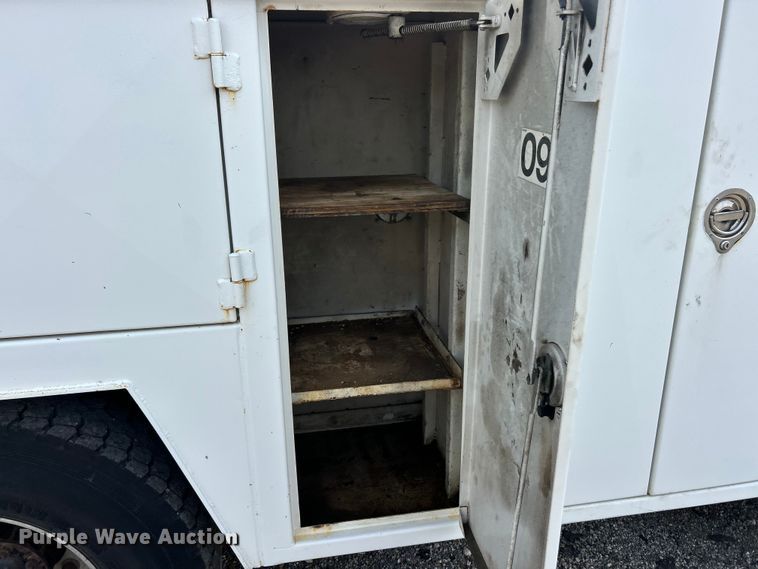 image for item ET3468 2002 Freightliner FL60 utility / service truck