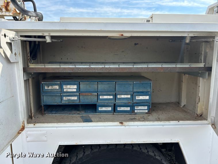 image for item ET3468 2002 Freightliner FL60 utility / service truck