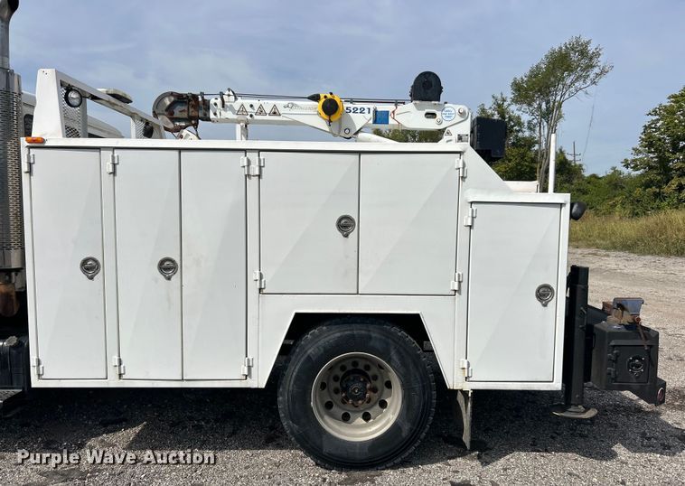 image for item ET3468 2002 Freightliner FL60 utility / service truck