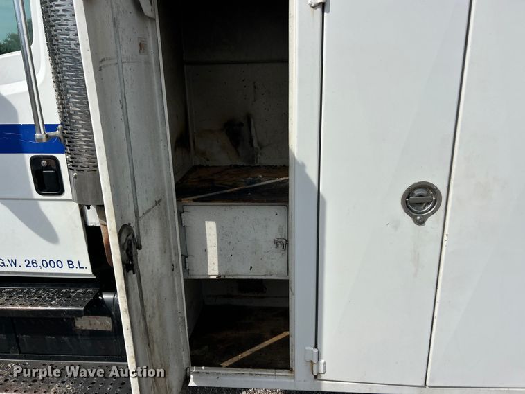 image for item ET3468 2002 Freightliner FL60 utility / service truck