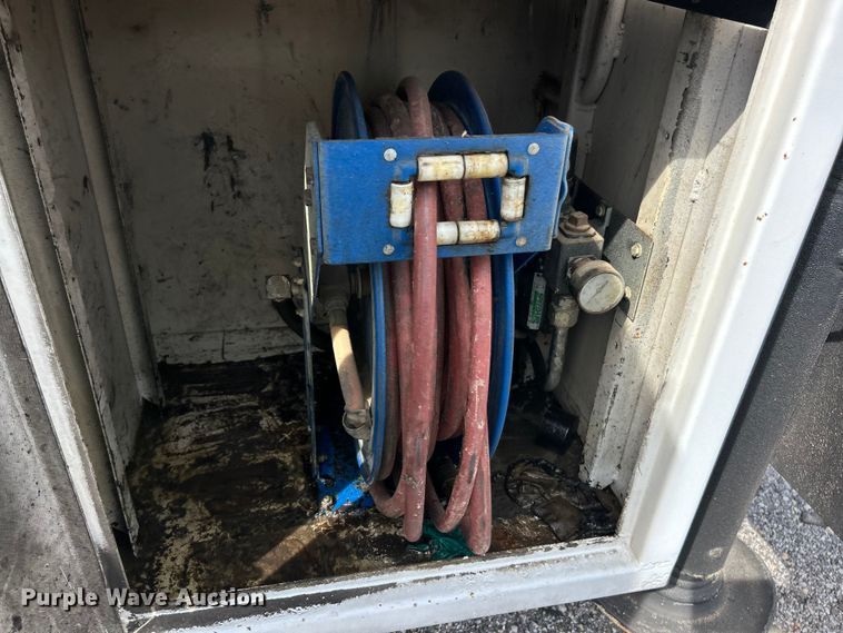 image for item ET3468 2002 Freightliner FL60 utility / service truck