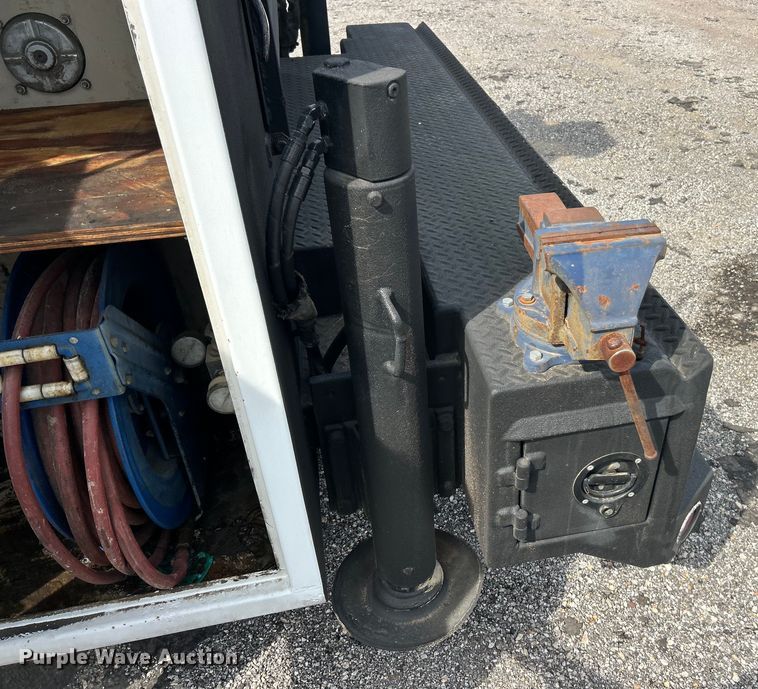 image for item ET3468 2002 Freightliner FL60 utility / service truck