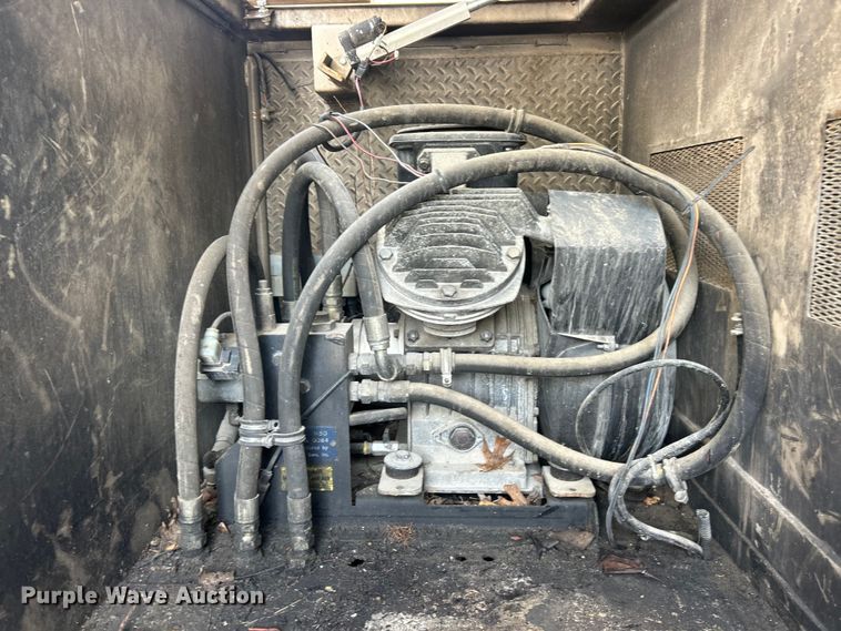 image for item ET3468 2002 Freightliner FL60 utility / service truck