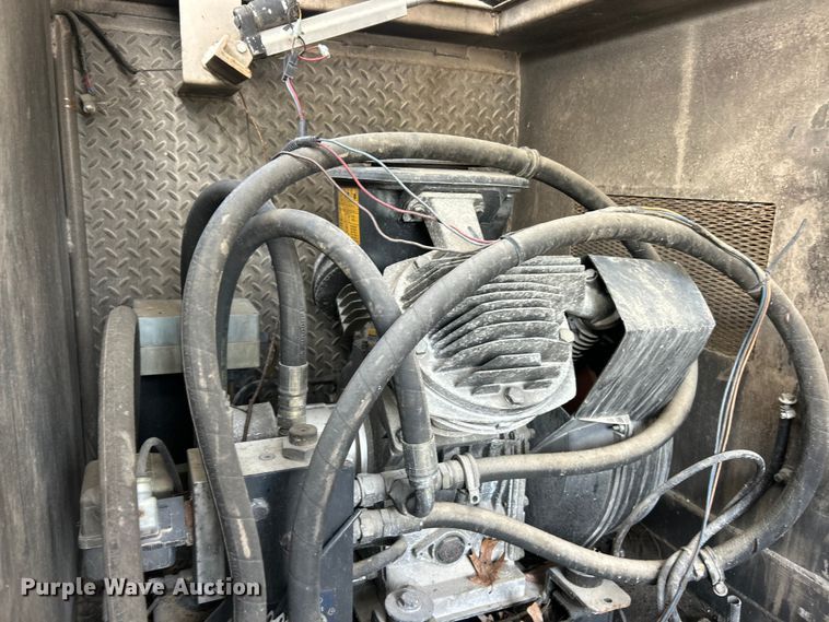 image for item ET3468 2002 Freightliner FL60 utility / service truck