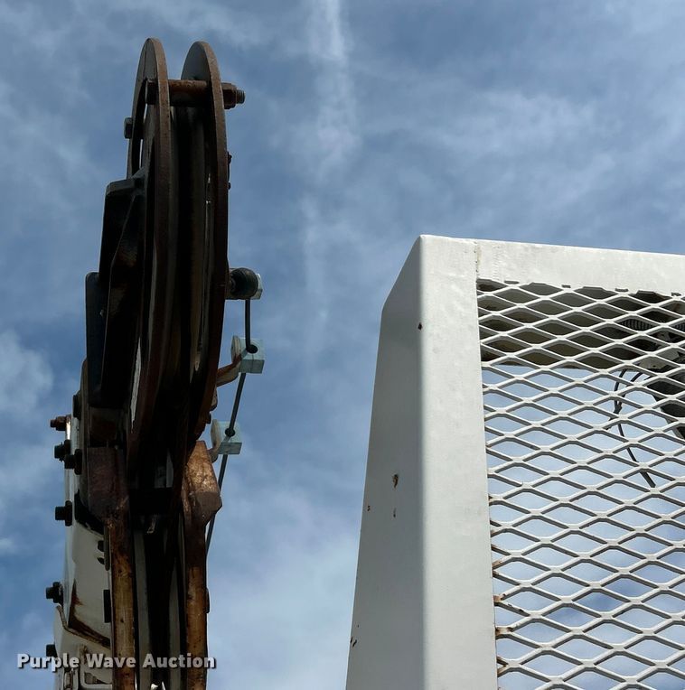 image for item ET3468 2002 Freightliner FL60 utility / service truck