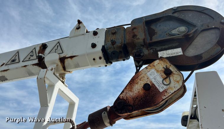 image for item ET3468 2002 Freightliner FL60 utility / service truck