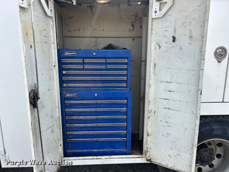 image for item ET3468 2002 Freightliner FL60 utility / service truck