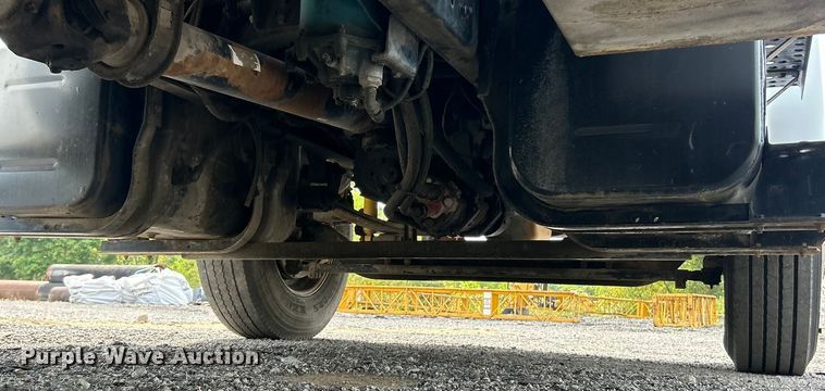 image for item ET3468 2002 Freightliner FL60 utility / service truck