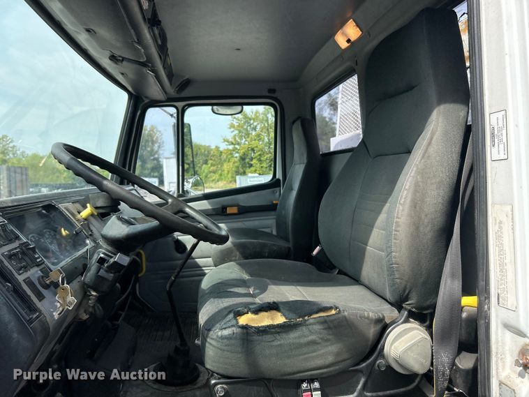 image for item ET3468 2002 Freightliner FL60 utility / service truck