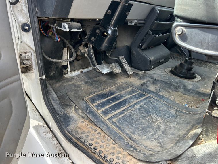 image for item ET3468 2002 Freightliner FL60 utility / service truck