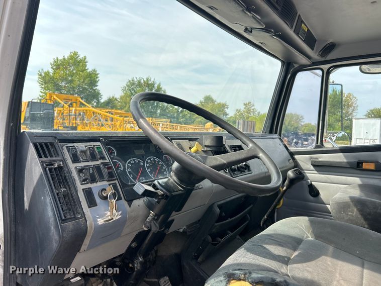image for item ET3468 2002 Freightliner FL60 utility / service truck