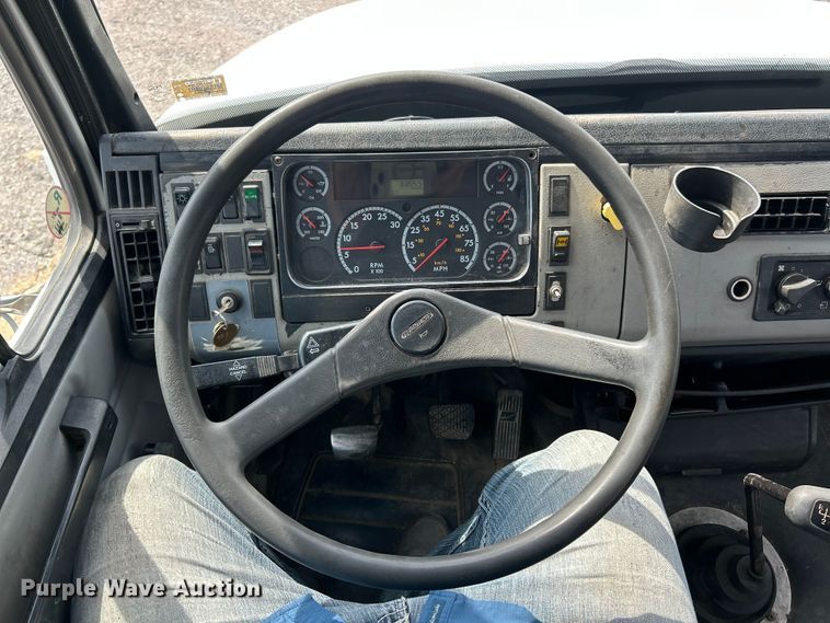 image for item ET3468 2002 Freightliner FL60 utility / service truck