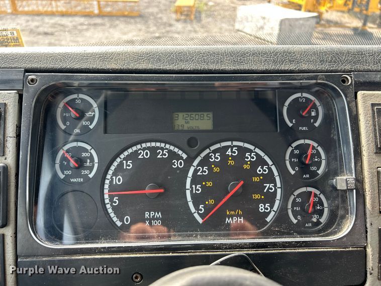 image for item ET3468 2002 Freightliner FL60 utility / service truck