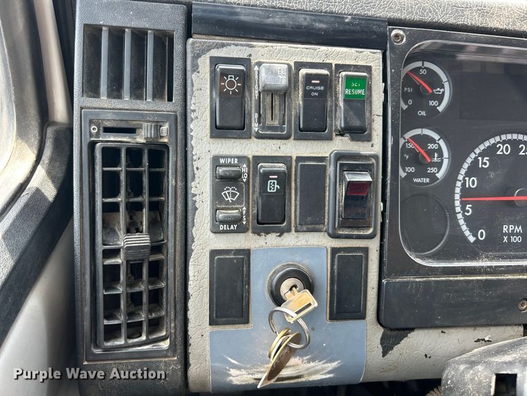 image for item ET3468 2002 Freightliner FL60 utility / service truck