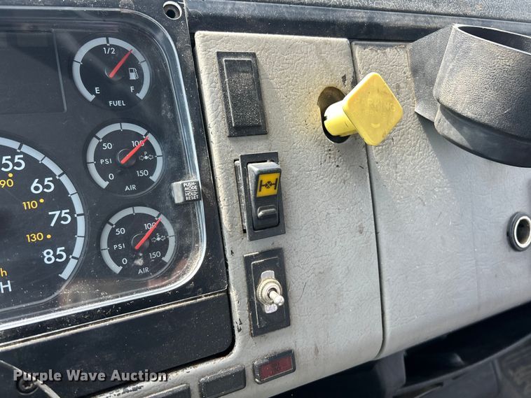 image for item ET3468 2002 Freightliner FL60 utility / service truck