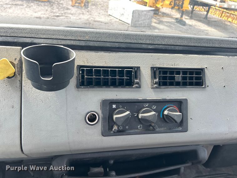 image for item ET3468 2002 Freightliner FL60 utility / service truck