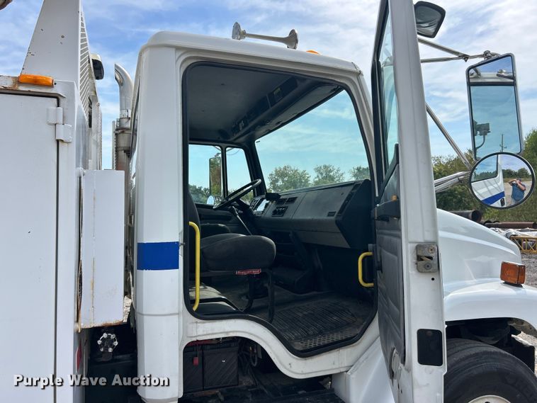 image for item ET3468 2002 Freightliner FL60 utility / service truck