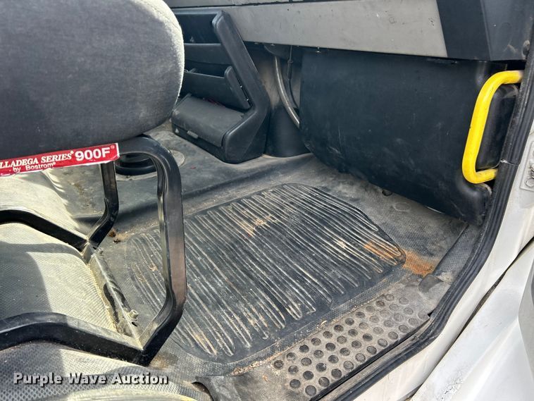 image for item ET3468 2002 Freightliner FL60 utility / service truck