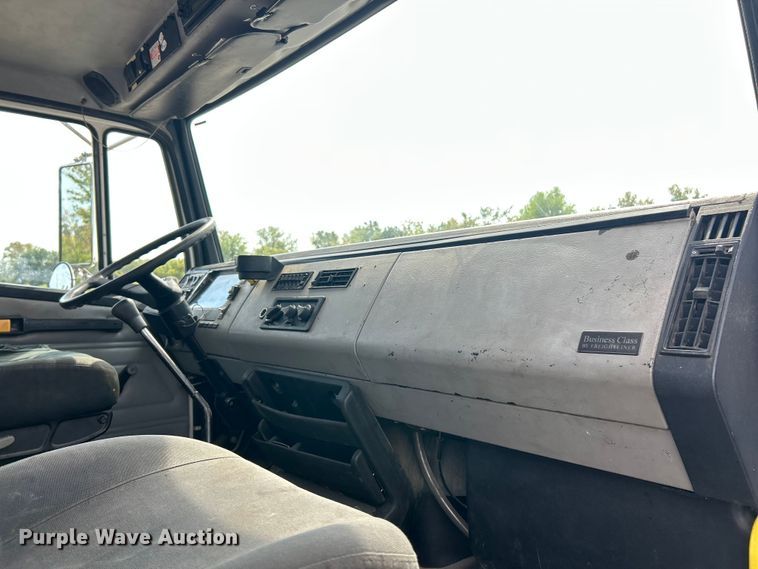 image for item ET3468 2002 Freightliner FL60 utility / service truck