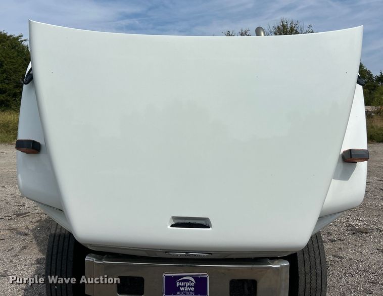 image for item ET3468 2002 Freightliner FL60 utility / service truck