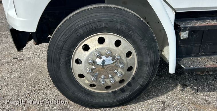 image for item ET3468 2002 Freightliner FL60 utility / service truck