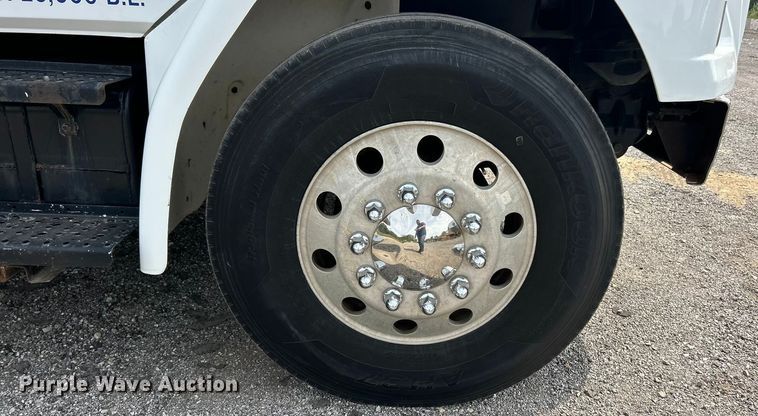 image for item ET3468 2002 Freightliner FL60 utility / service truck