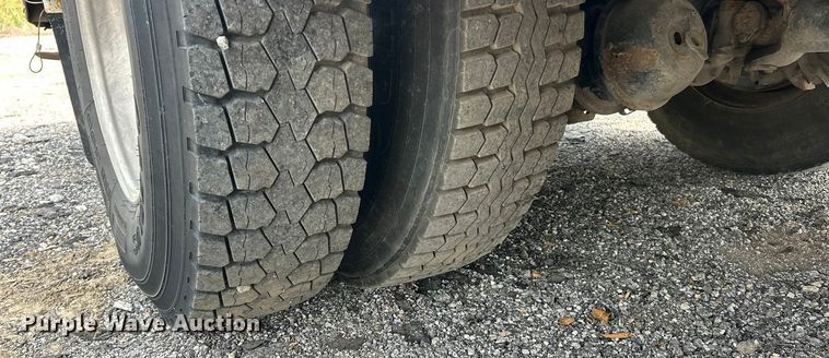 image for item ET3468 2002 Freightliner FL60 utility / service truck