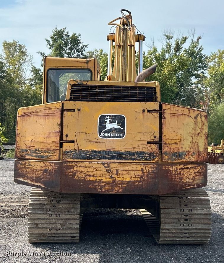 image for item ET3474 1988 John Deere 690D excavator