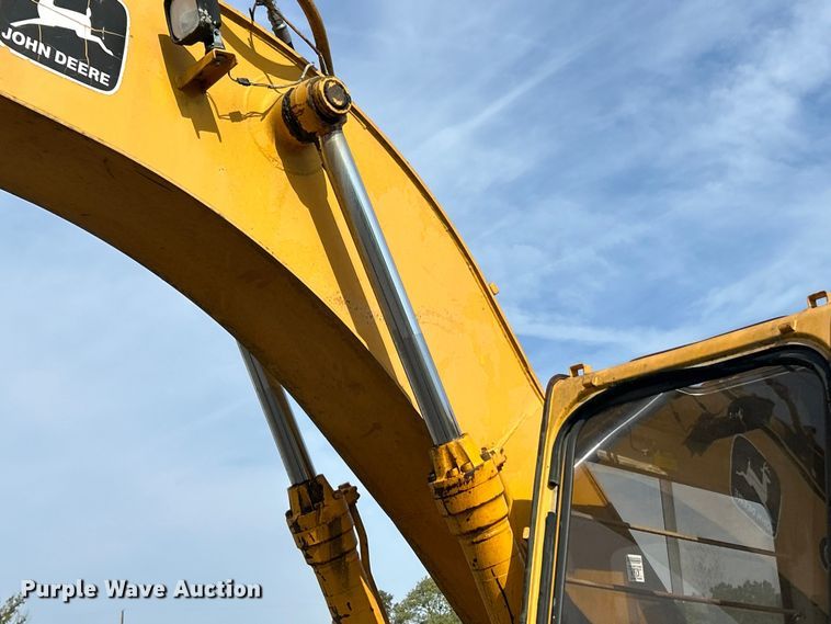 image for item ET3474 1988 John Deere 690D excavator