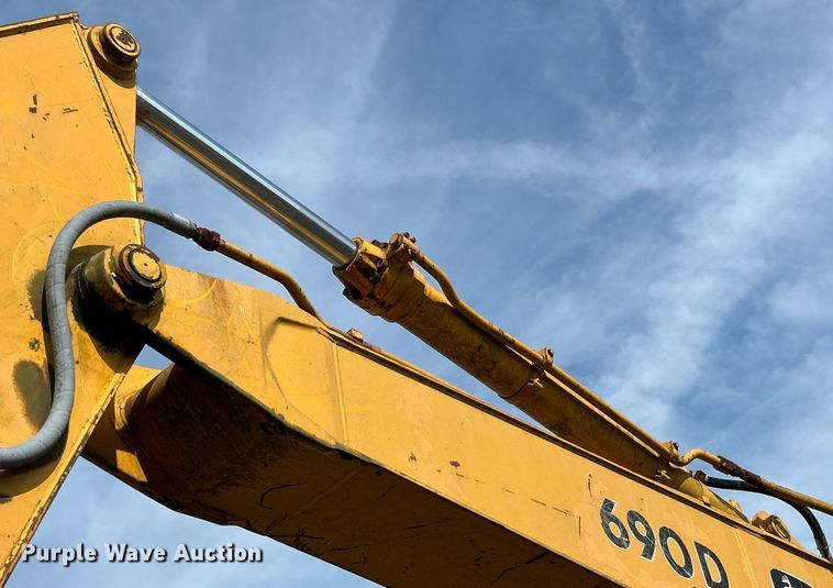 image for item ET3474 1988 John Deere 690D excavator